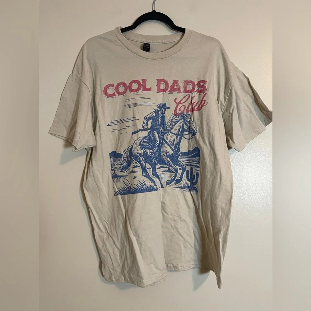Gildan T-shirt Mens XL Sand Cool Dads Club Western Cowboy Graphic Tee Shirt - Picture 1 of 8